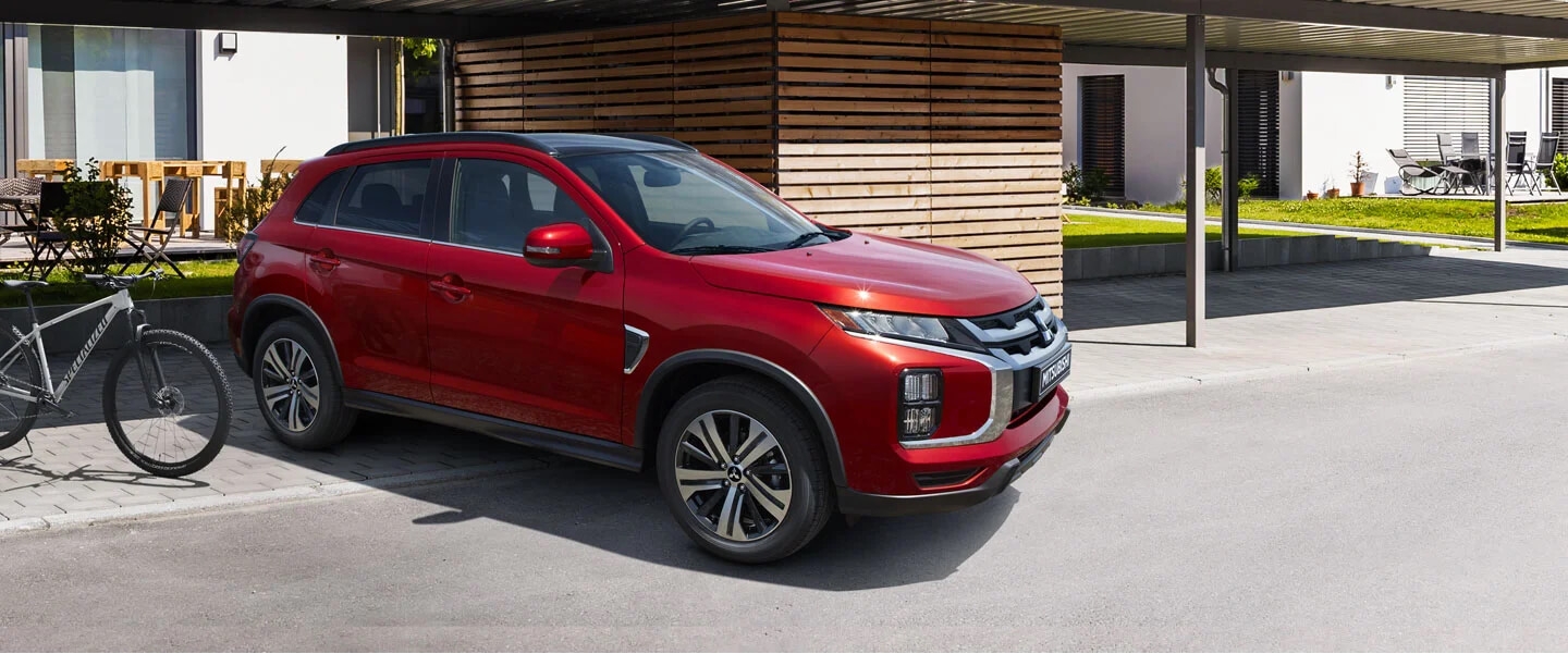 Le Mitsubishi RVR 2025 stationné à l'extérieur.