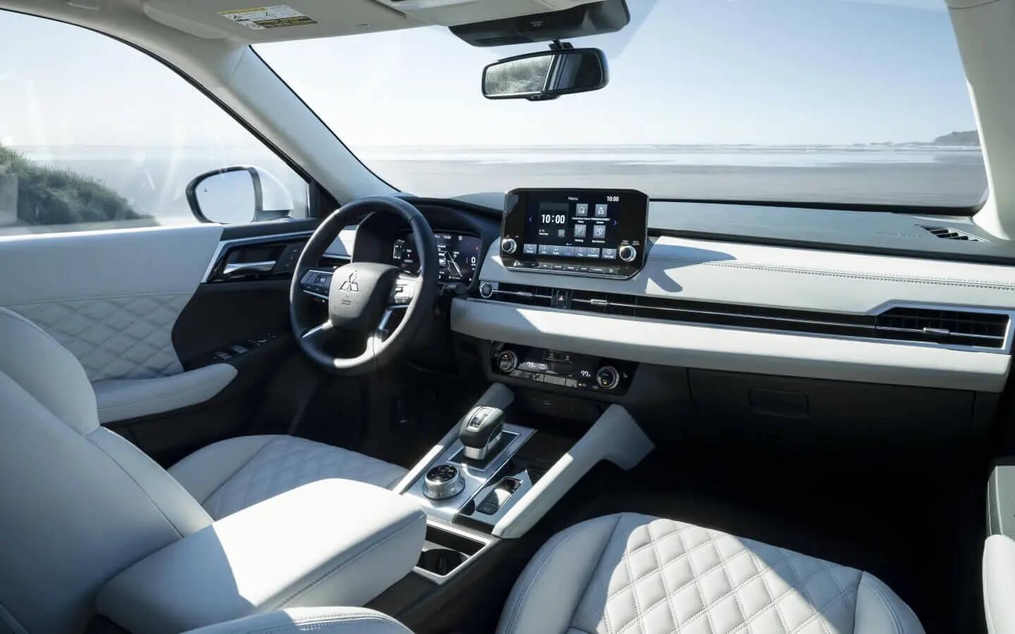 Les technologies d’infodivertissement à bord du Mitsubishi Outlander 2025.