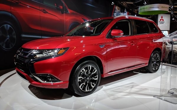 Le Mitsubishi Outlander PHEV 2018 arrive bientôt!