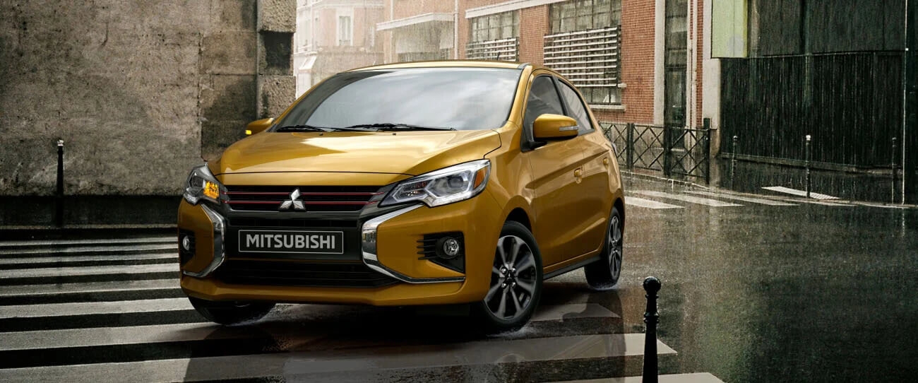 La Mitsubishi Mirage 2024 circulant en ville.